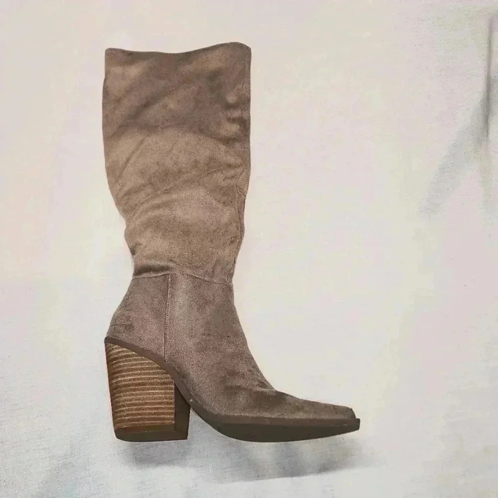 Charles By Charles David Boots Size 6 Color Tan. - image 1